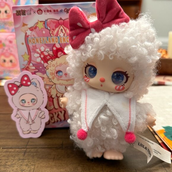 LILLA LUCKY CAT NEW - Picture 1 of 2